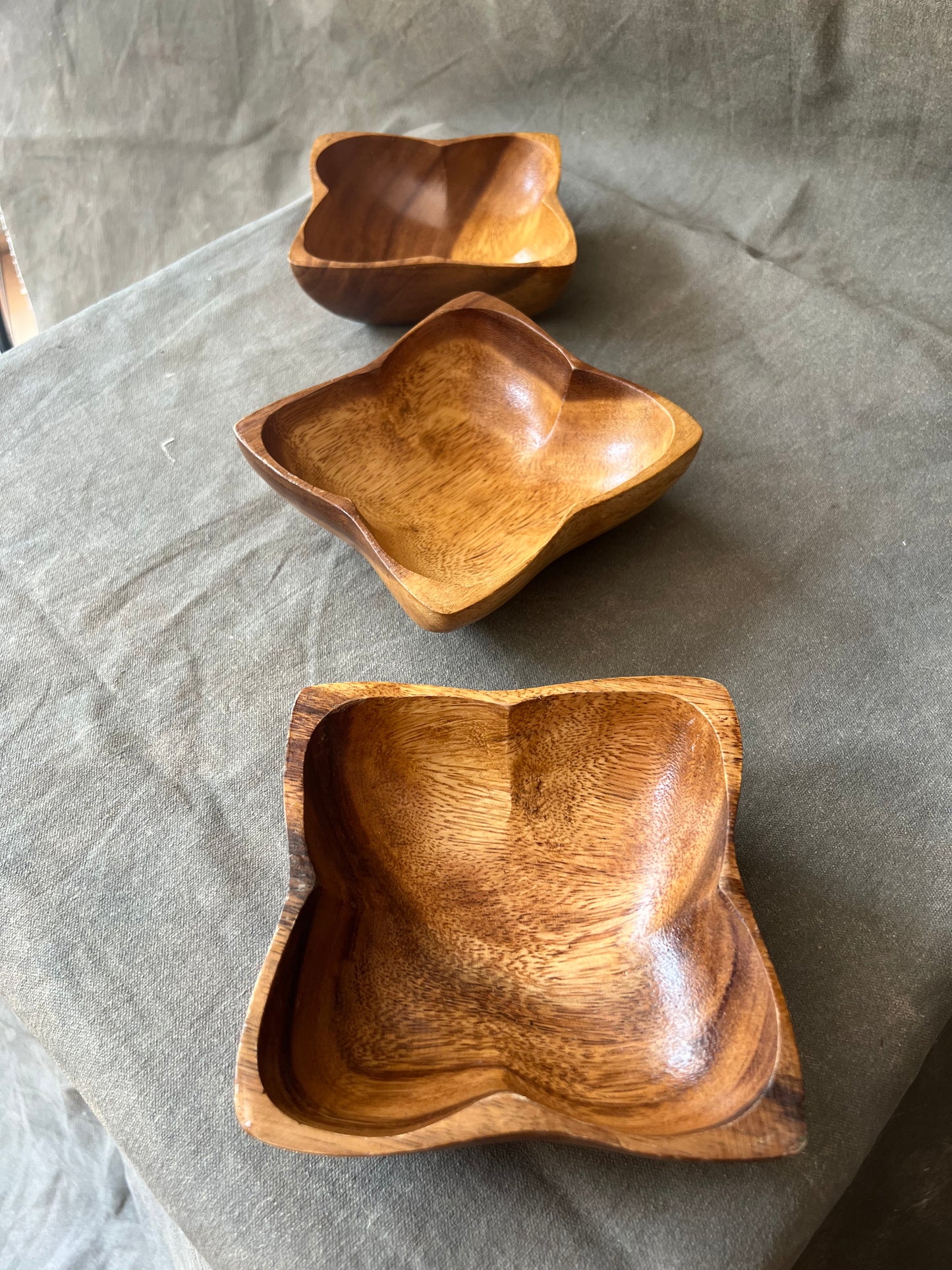 3pc Vintage Monkey Pod Scalloped Square Acacia Wood Salad Bowls