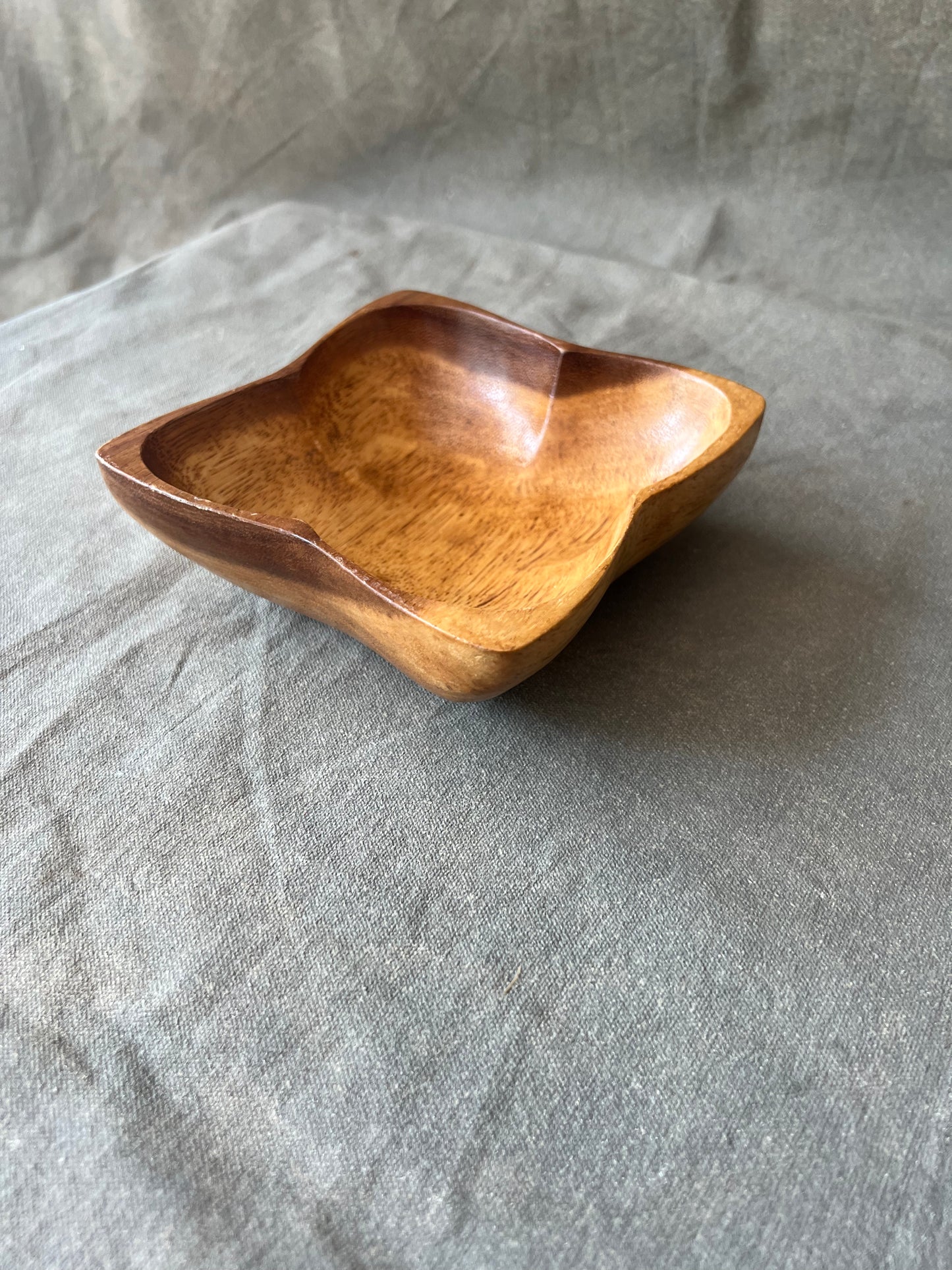 3pc Vintage Monkey Pod Scalloped Square Acacia Wood Salad Bowls