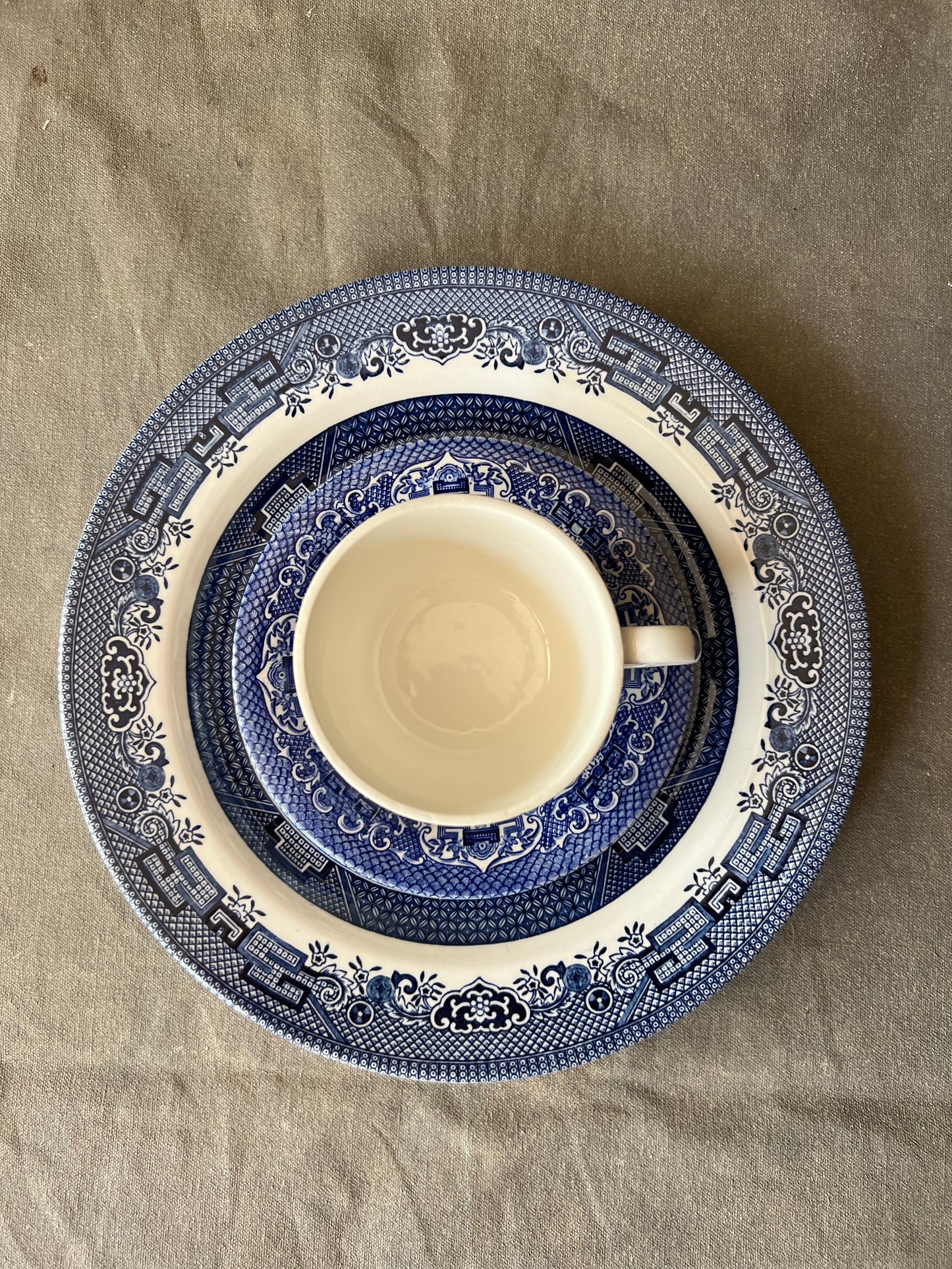 Service for Four Churchill Blue Willow Dinner Set (plate, cup, saucer)