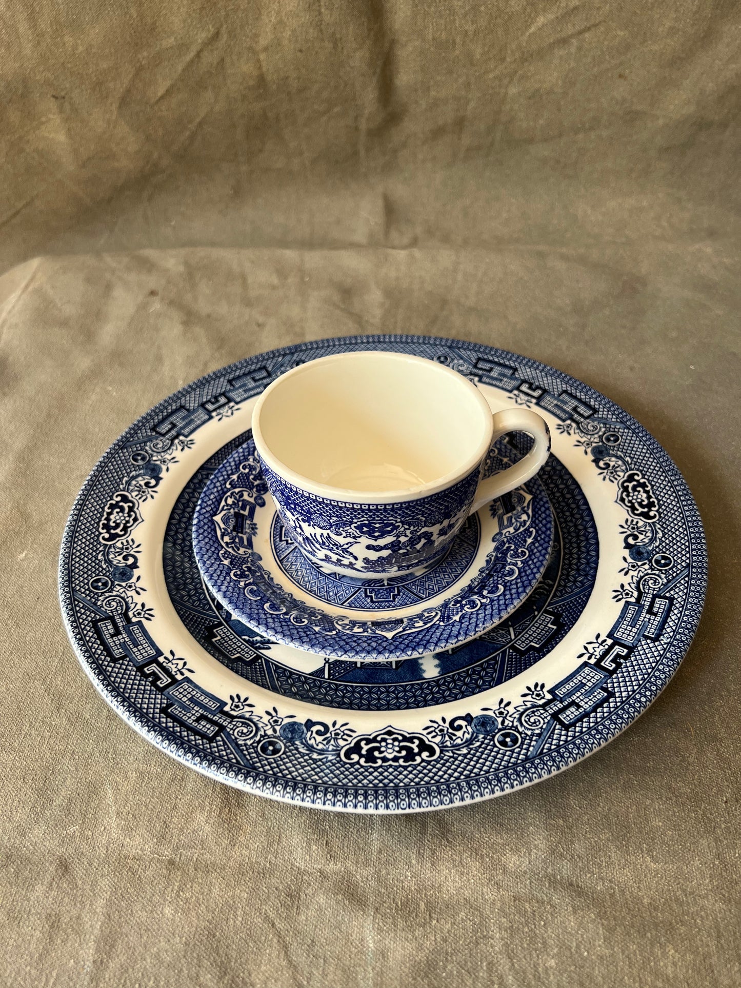 Service for Four Churchill Blue Willow Dinner Set (plate, cup, saucer)