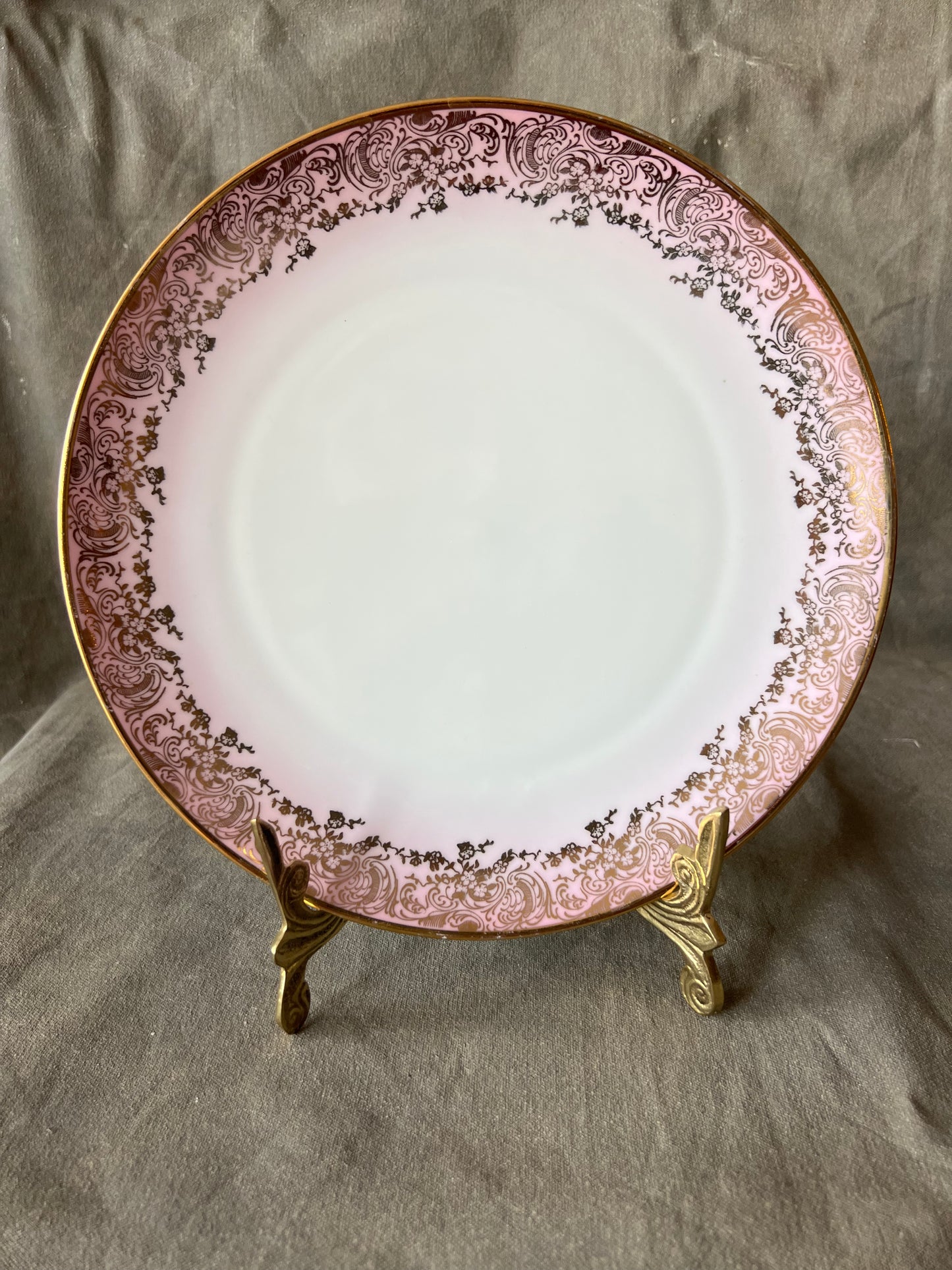 Service for Eight Vintage Royal Roslyn Germany 22 Karat Gold China Set (Bread plate, Salad plate, Dinner plate)