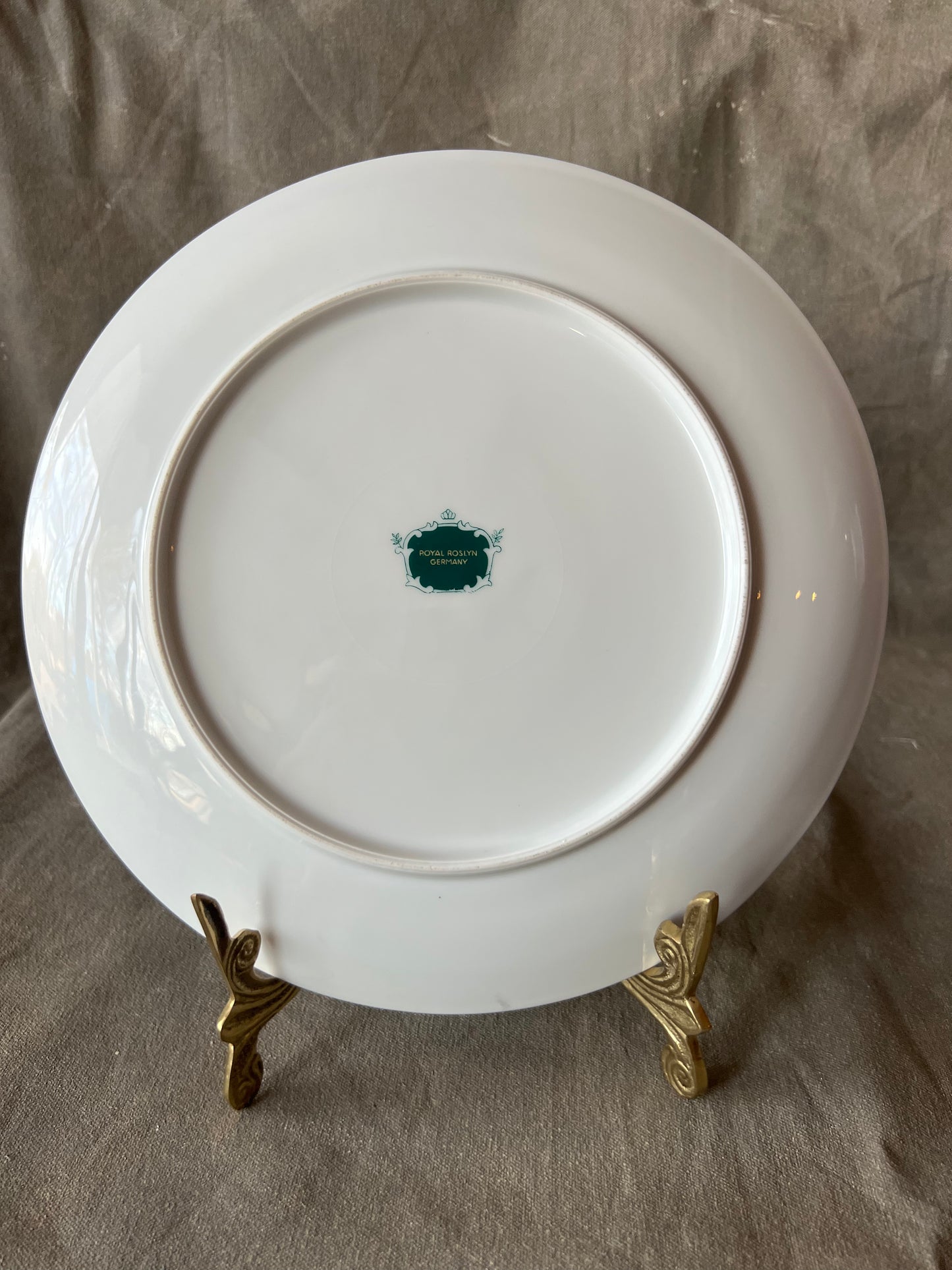 Service for Eight Vintage Royal Roslyn Germany 22 Karat Gold China Set (Bread plate, Salad plate, Dinner plate)